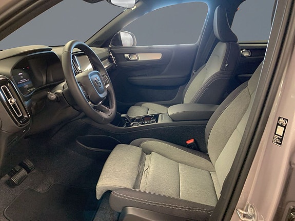Volvo XC40 5 of 5
