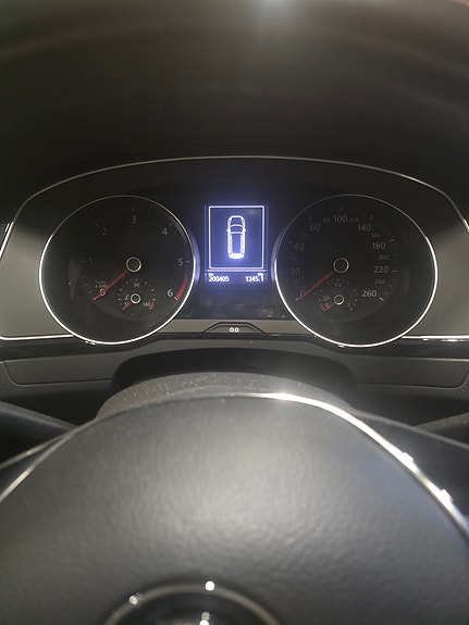 Volkswagen Passat 3 of 5