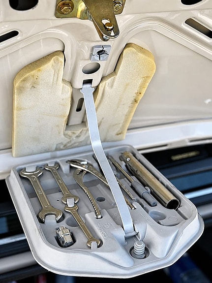 BMW 323i 9 of 28
