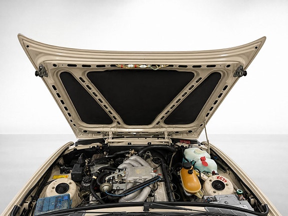 BMW 323i 4 of 5
