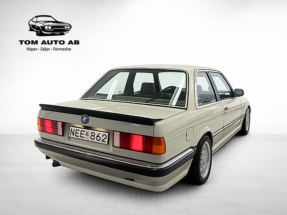 BMW 323i 10 of 28