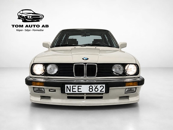 BMW 323i 3 of 5
