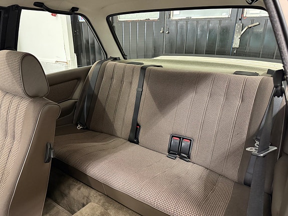 BMW 323i 15 of 28