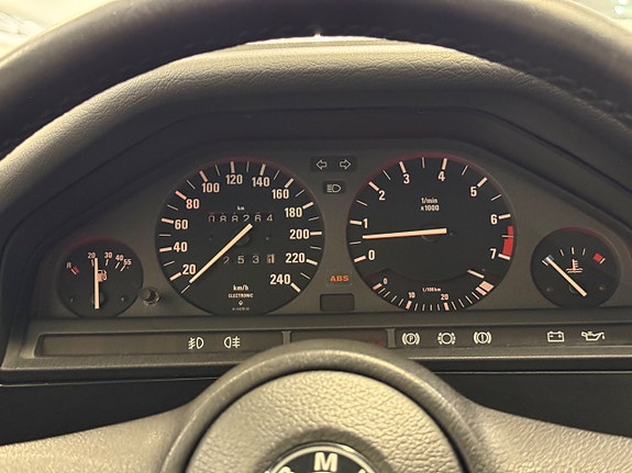 BMW 323i 22 of 28