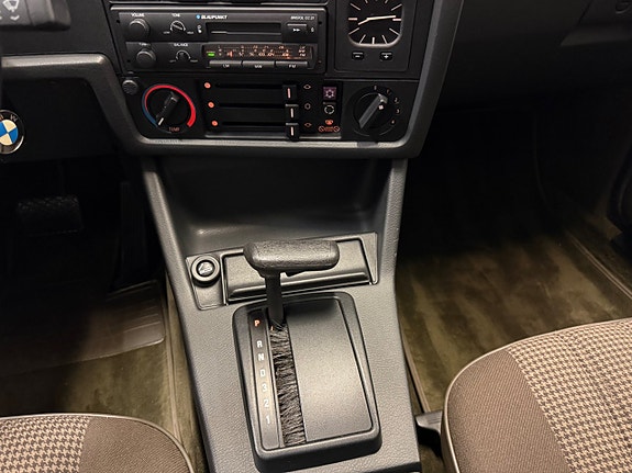 BMW 323i 24 of 28