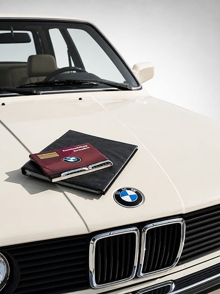 BMW 323i 2 of 5
