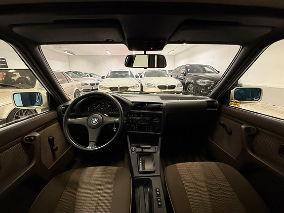 BMW 323i 20 of 28