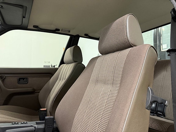 BMW 323i 14 of 28