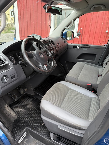 Volkswagen Caravelle 5 of 5