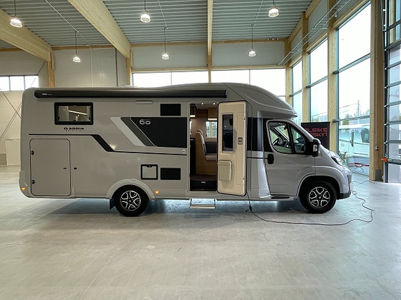 Adria Matrix 670 SL 60Y /B-körkort/Taksäng/Automat/5 bältad/EL-Patron 2 of 22