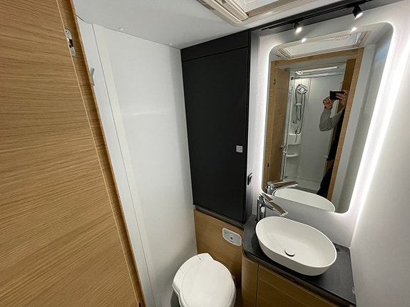 Adria Matrix 670 SL 60Y /B-körkort/Taksäng/Automat/5 bältad/EL-Patron 18 of 22