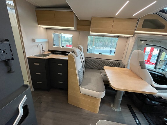 Adria Matrix 670 SL 60Y /B-körkort/Taksäng/Automat/5 bältad/EL-Patron 5 of 22