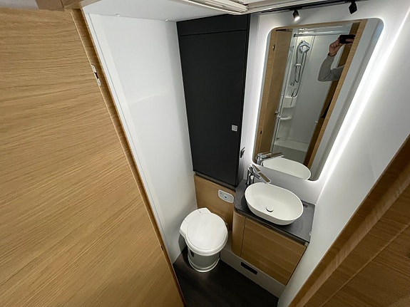 Adria Matrix 670 SL 60Y /B-körkort/Taksäng/Automat/5 bältad/EL-Patron 17 of 22