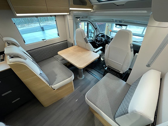 Adria Matrix 670 SL 60Y /B-körkort/Taksäng/Automat/5 bältad/EL-Patron 8 of 22