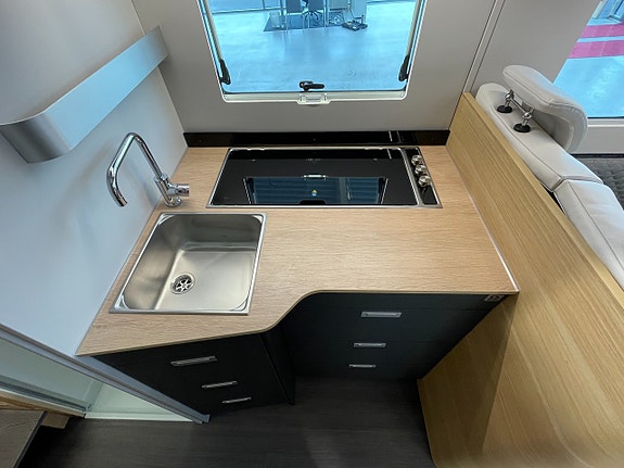 Adria Matrix 670 SL 60Y /B-körkort/Taksäng/Automat/5 bältad/EL-Patron 9 of 22