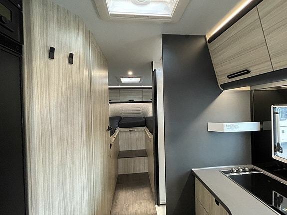 Sun Living S 75 SL B-körkort / 5 bältade platser / Automat 165hk / Taksäng 12 of 25