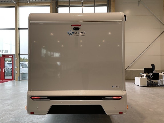 Sun Living S 75 SL B-körkort / 5 bältade platser / Automat 165hk / Taksäng 3 of 25