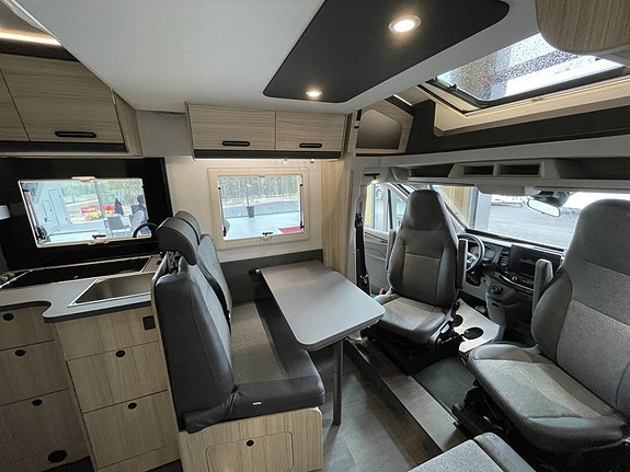 Sun Living S 75 SL B-körkort / 5 bältade platser / Automat 165hk / Taksäng 10 of 25