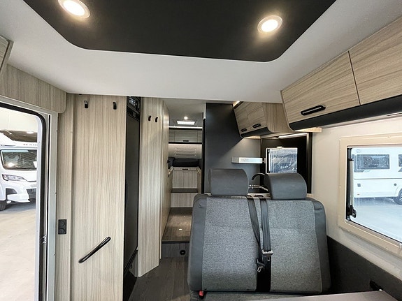 Sun Living S 75 SL B-körkort / 5 bältade platser / Automat 165hk / Taksäng 11 of 25