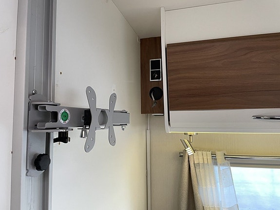 Pilote Essentiel C 700 /Solcell/6 bältade/6 sovplatser/Hög Lastvikt/Fint skick 20 of 26