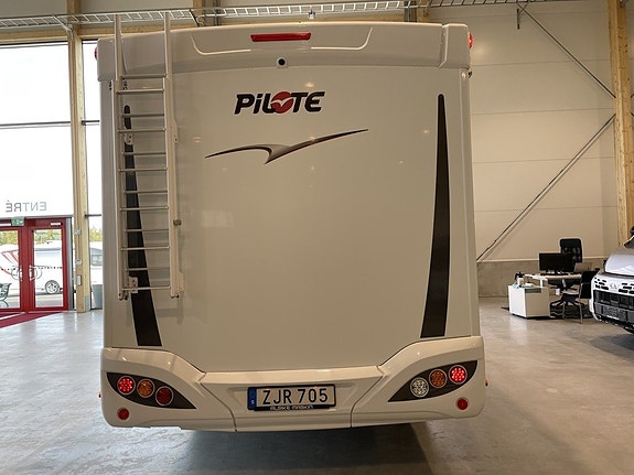 Pilote Essentiel C 700 /Solcell/6 bältade/6 sovplatser/Hög Lastvikt/Fint skick 4 of 5