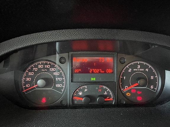 Pilote Essentiel C 700 /Solcell/6 bältade/6 sovplatser/Hög Lastvikt/Fint skick 24 of 26