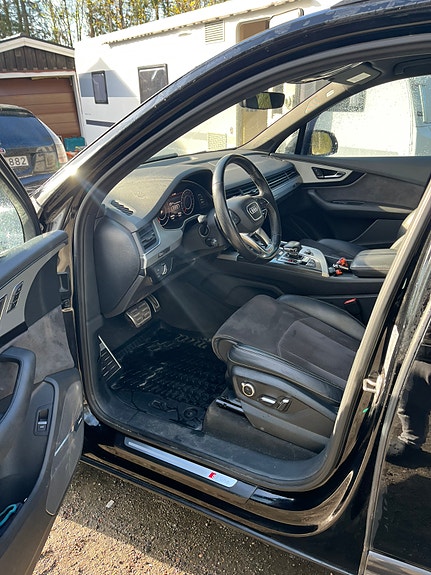 Audi Q7 3 of 5