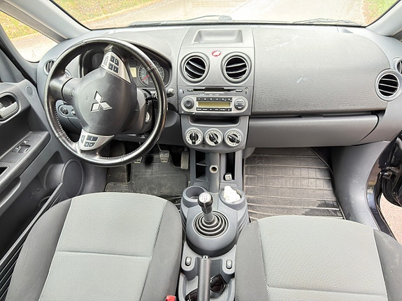 Mitsubishi Colt 4 of 5