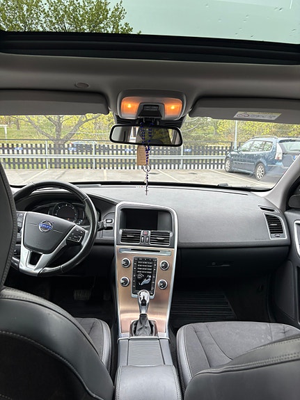 Volvo XC60 3 of 7
