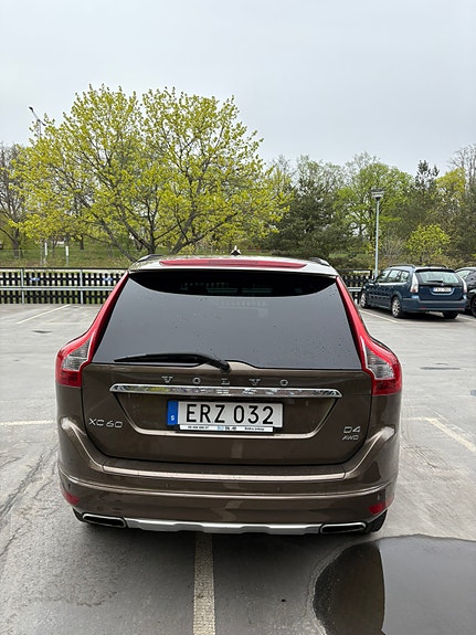 Volvo XC60 2 of 7
