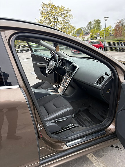 Volvo XC60 4 of 7