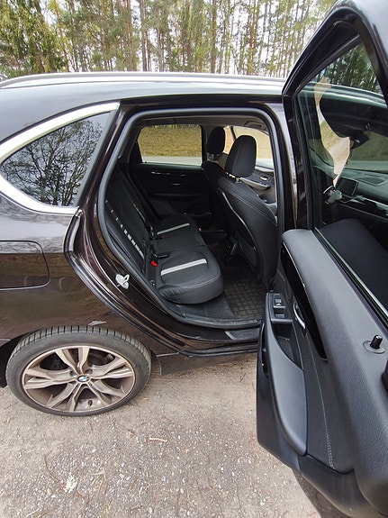 BMW 218d 7 of 8