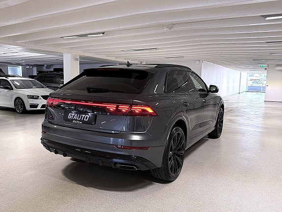 Audi Q8 4 of 5