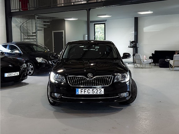 Skoda Superb 2 of 5