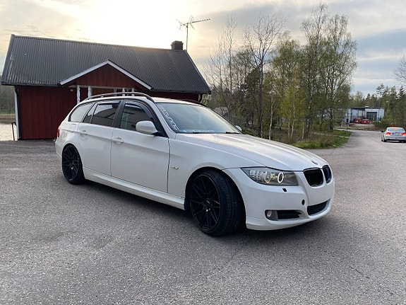 BMW 318d 2 of 5