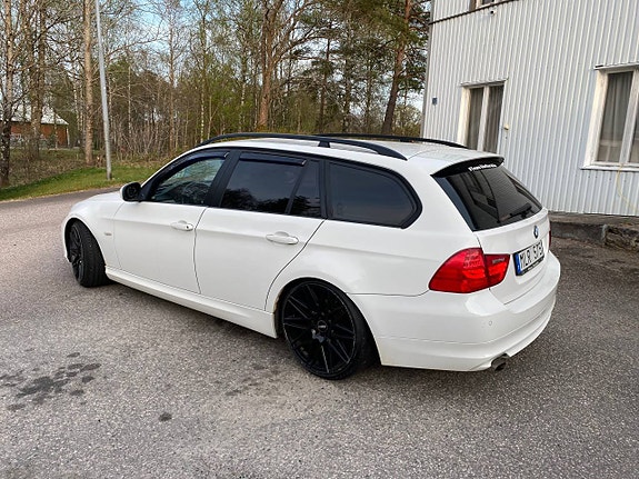BMW 318d 4 of 5