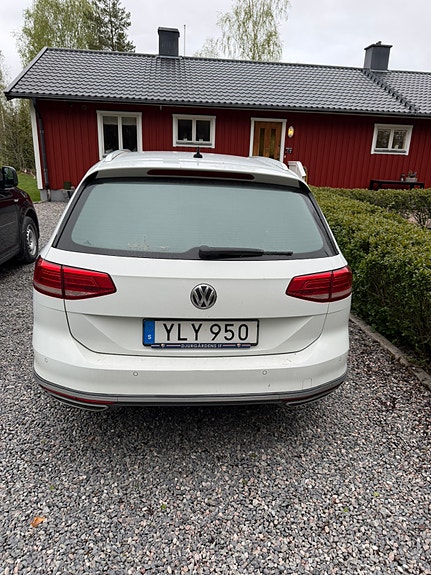 Volkswagen Passat Alltrack 3 of 3
