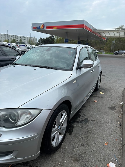 BMW 118d 3 of 5