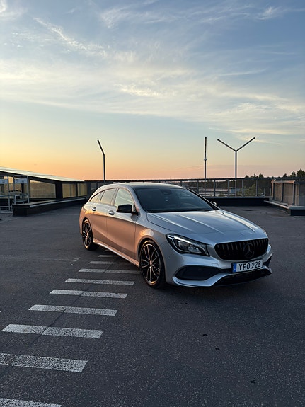 Mercedes-Benz CLA250 2 of 5