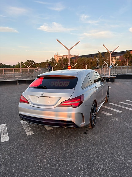 Mercedes-Benz CLA250 4 of 5