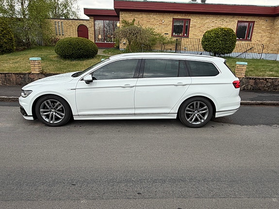 Volkswagen Passat 2 of 5