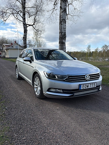 Volkswagen Passat 2 of 5