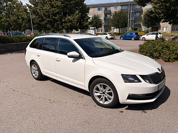 Skoda Octavia 2 of 13
