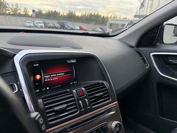 Volvo XC60 10 of 19
