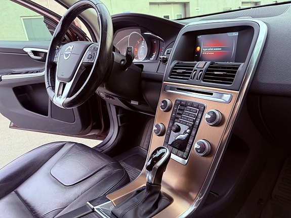 Volvo XC60 14 of 19