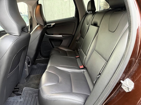 Volvo XC60 13 of 19