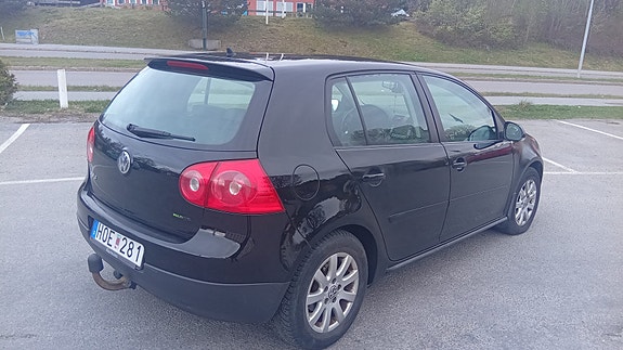 Volkswagen Golf V 2 of 6