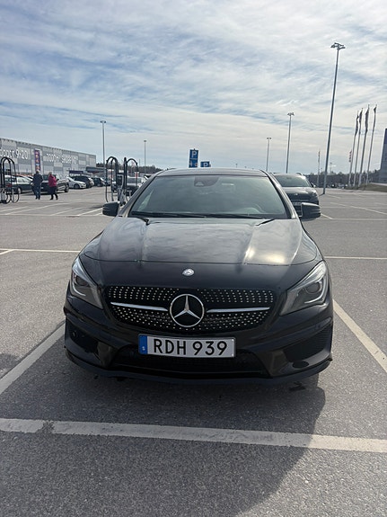 Mercedes-Benz CLA220 d 2 of 5