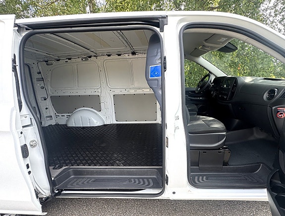 Mercedes-Benz eVito Tourer 6 of 20