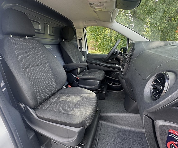 Mercedes-Benz eVito Tourer 9 of 20